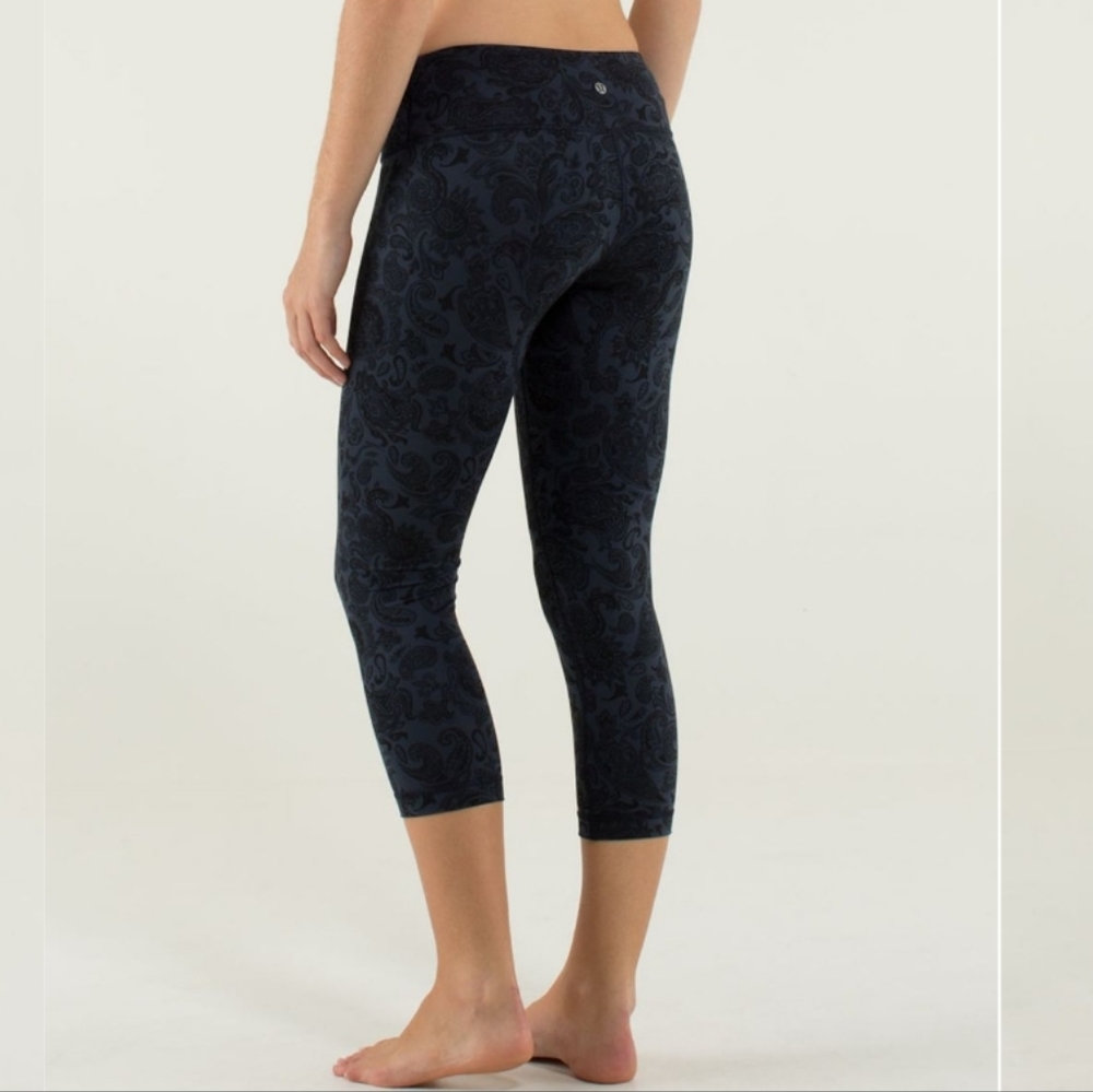 🍋Like New Lululemon Wunder Under Crop - Picture 2 of 11
